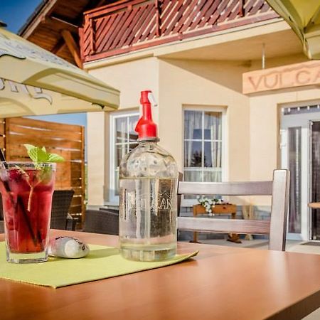 Vulcano Vendeghaz Hotell Mesteri Exteriör bild